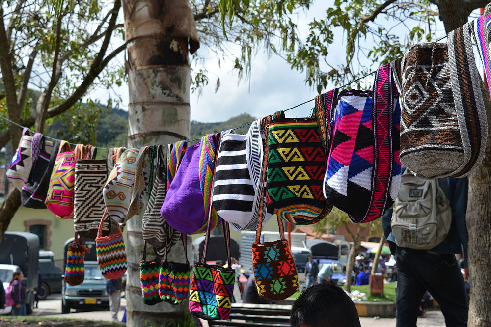 Enjoy Colombia tourism by getting unique gifts